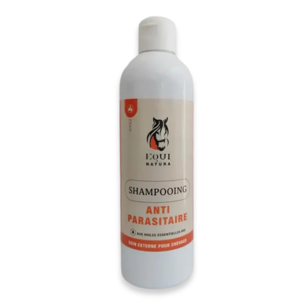 Shampooing Anti-Parasitaire nettoie la robe et les crins du cheval et éloigne les insectes. Shampoing doux naturelles à base d'eau florale et d'huiles essentielles bio aux propriétés répulsives insectes. 